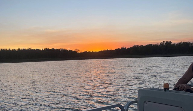 Lake cabin 2-bedroom sleeps 6. 1/2 mile from trails. Backus with private dock.