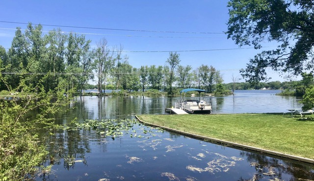 Lake Cabin on 500 acre all sports lake, Snug Harbor close to Vicksburg,Kalamazoo