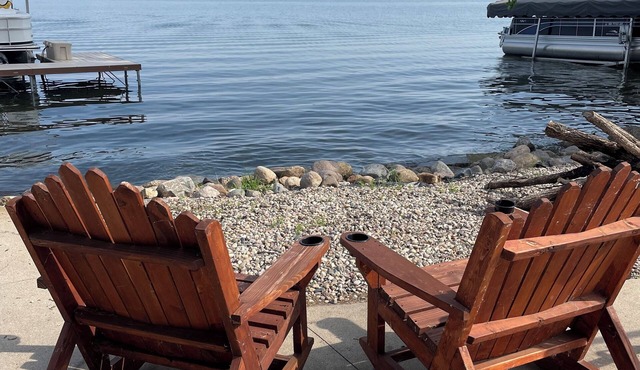 Lake Cabin on Clear Lake! 75ft of lake shore with amazing views!