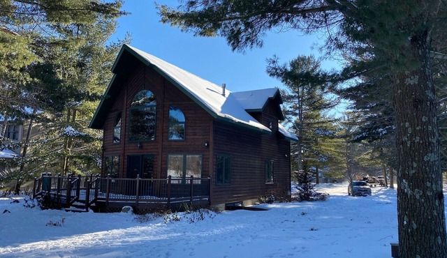 Lake cabin on Holcombe flowage. Loft views, fire pit, and nearby hiking.