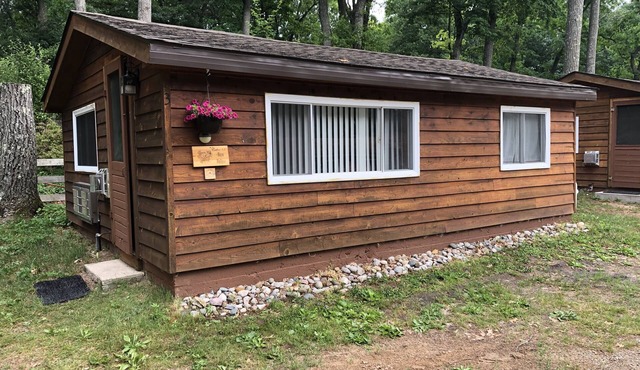 Lake Cabin Resort-Cabin 3