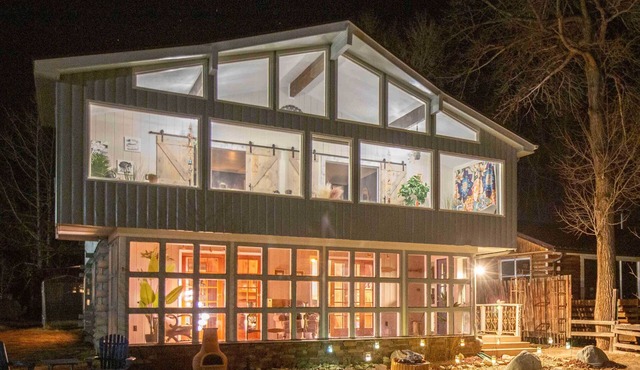 Lake Cabin w/King Bed, Foodie Kitchen, & Views