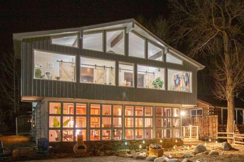 Lake Cabin with King Bed, Foodie Kitchen, and Views