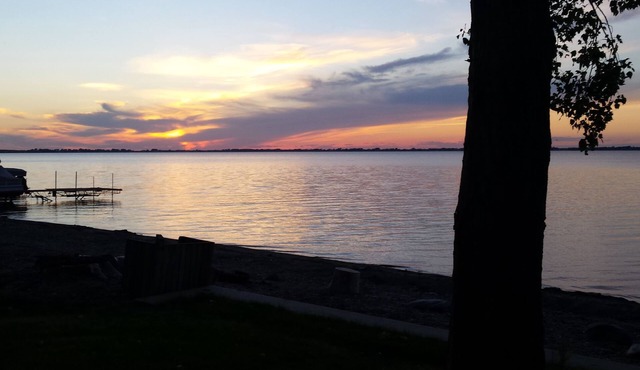 Lake Cabin with luxury amenities on Lake Poinsett