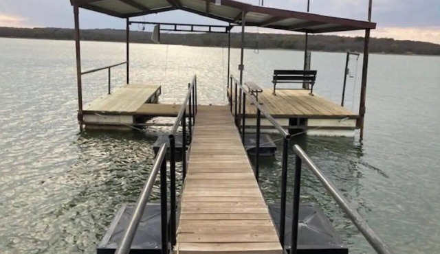 Lake Cabin with private dock and boat parking!