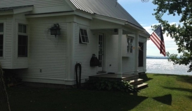 LAKE CHAMPLAIN COTTAGE! ONE WEEK RENTAL LEFT SUMMER 2026! July 26 to August 1