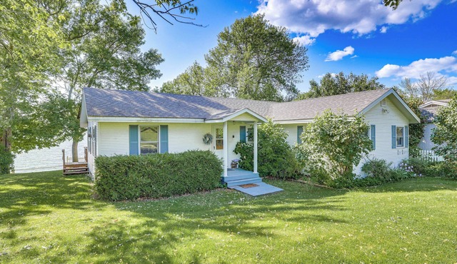 Lake Champlain Cottage w/Deck & Sunset Views!