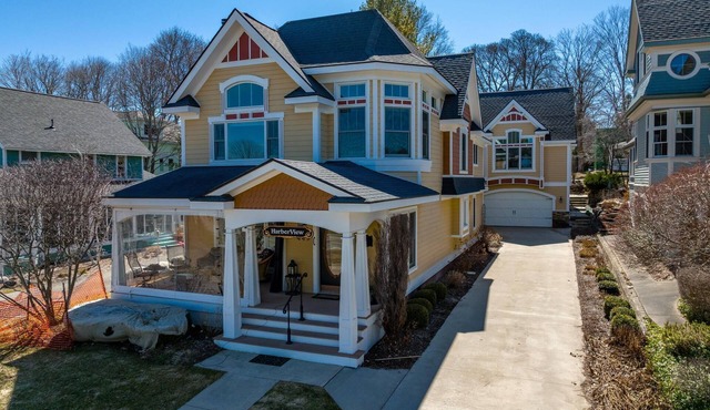Lake Charlevoix Home, Sleeps 17, Across from Harborage Marina