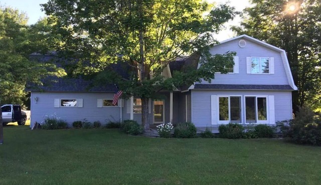 Lake Charlevoix Spacious Home Away From Home