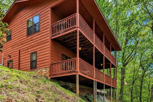 Lake Chatuge & Mtn Views! Hiawassee Cabin Retreat