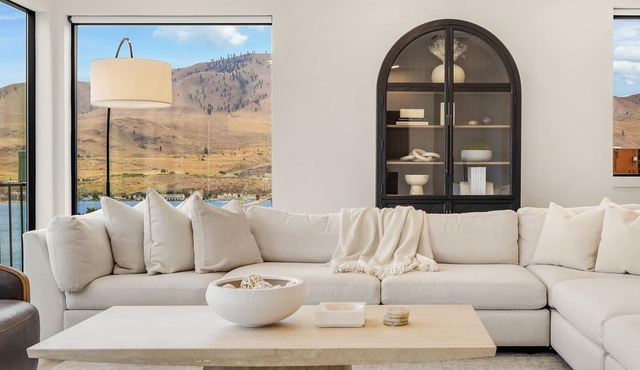 Lake Chelan Luxury Villa w/Views Private Beach Marina Pool Spa Sauna-Sleeps 24