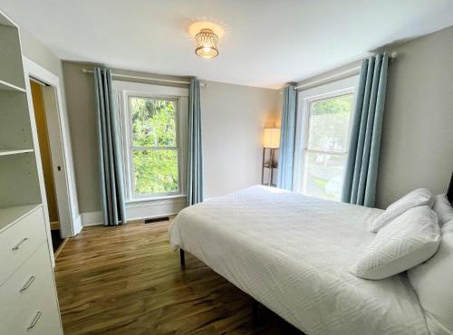 Lake Chelan Manor Room #4