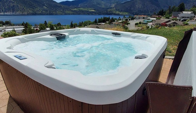 Lake Chelan view from your private hottub! Tranquil setting yet close to fun!