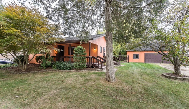 Lake Chemung Cottage near Crystal Gardens