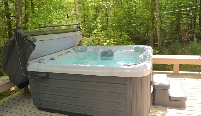 Lake Community House with Hot Tub & 3BR, 6 Beds