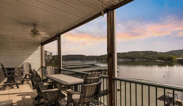 Lake Condo | 2BD | Views | Pool | Lakefront