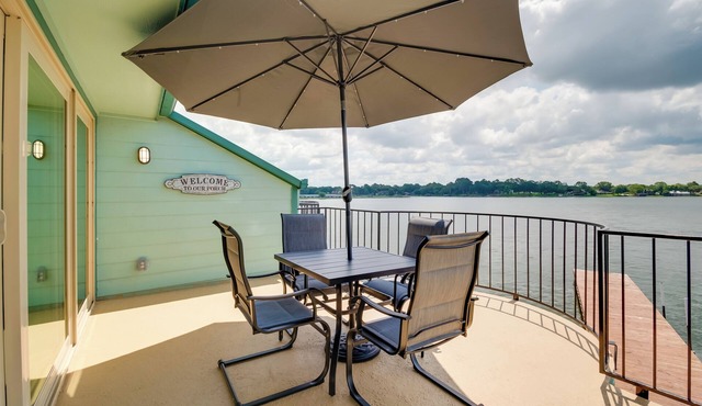 Lake Conroe Condo: Balcony, Views & Pool Access!
