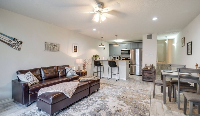 Lake Conroe Condo: Patio & Water Views