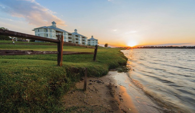 Lake Conroe Vacation | 5 Pools + 18-Hole Mini Golf
