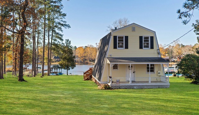 Lake Cottage in Chapin with Private Dock