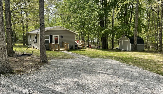 Lake Cottage minutes away from downtown Sparta