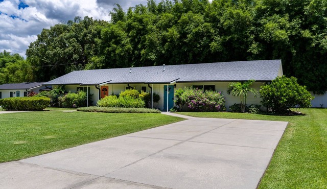 Lake Cottage Minutes from Downtown Mount Dora!