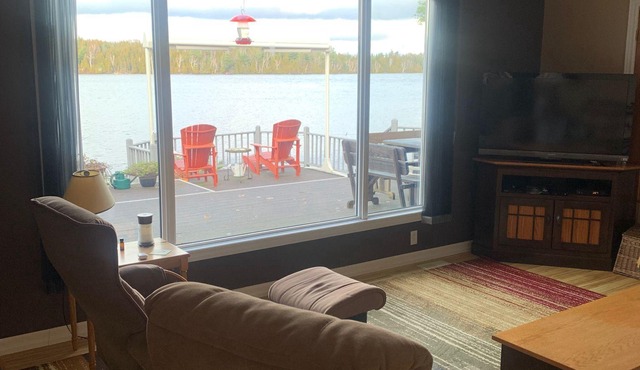 Lake Cottage of your Dreams!