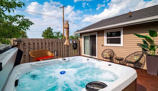 Lake Cottage Retreat-Hot Tub-Game Room