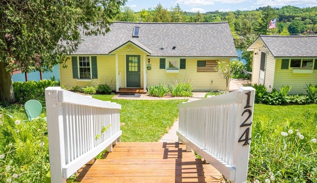 Lake Cottage · Two Decks · 2 Baths · 5 min Colgate, Lake Moraine Home #3 Near Colgate University