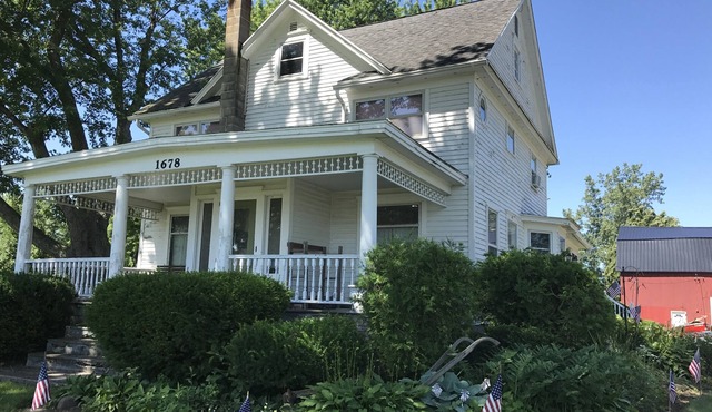 Lake Country Farmhouse w/ Breakfast 5 min to Lake Ontario