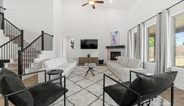 Lake Cove Retreat- 4-Bedroom Escape