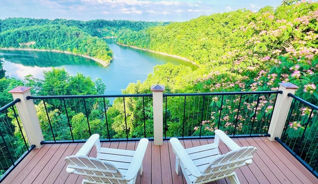 LAKE CUMBERLAND: AMAZING lake views year-round. Minutes to JAMESTOWN Marina, KY.