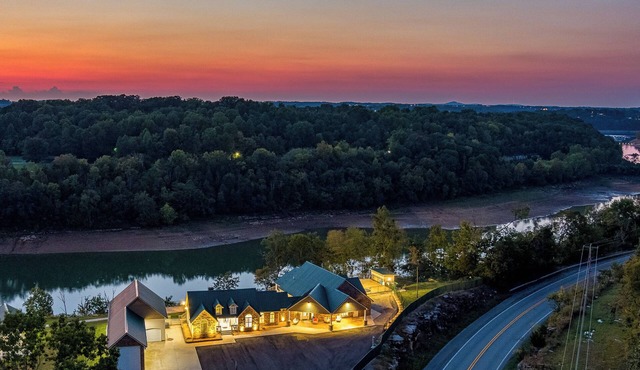 LAKE CUMBERLAND KY Lakefront Home