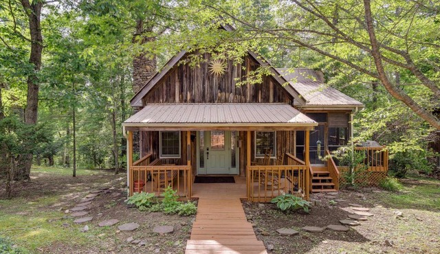 Lake Cumberland Resort Cabin with Community Perks!