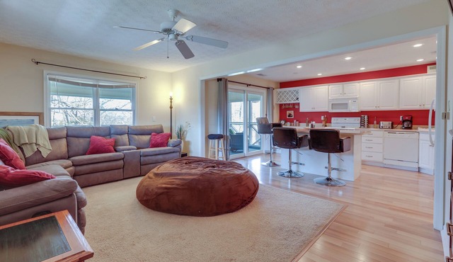 Lake Cumberland Resort Condo w/Direct Lake Access