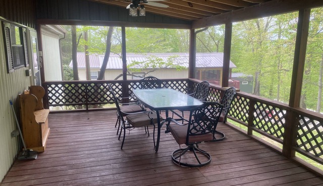 Lake Cumberland Retreat #1 near Somerset, Boat Ramps and Pet Friendly.