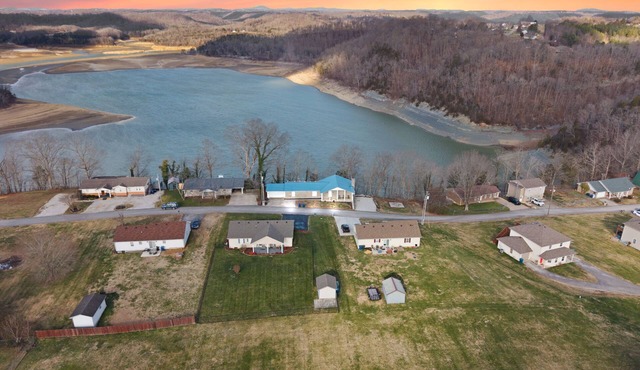 Lake Cumberland Sleeps 16 Mancave Fire Pit