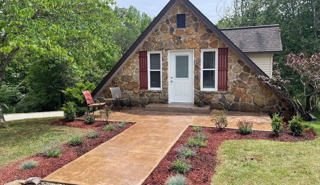 Lake Cumberland vacation home, overlooking private fishing pond