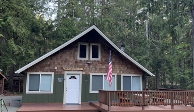 Lake Cushman Cabin with Private Access to Lake & Park
