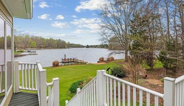 Lake Days Getaway - Lakeside Family Escape Near Hillsborough