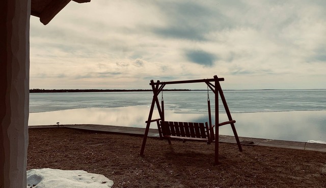 “Lake Days” lakefront Log Cabin