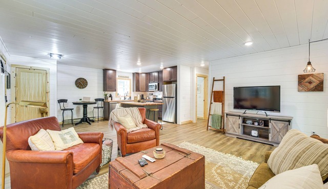 Lake Days, Links & Trails! Danbury Cottage