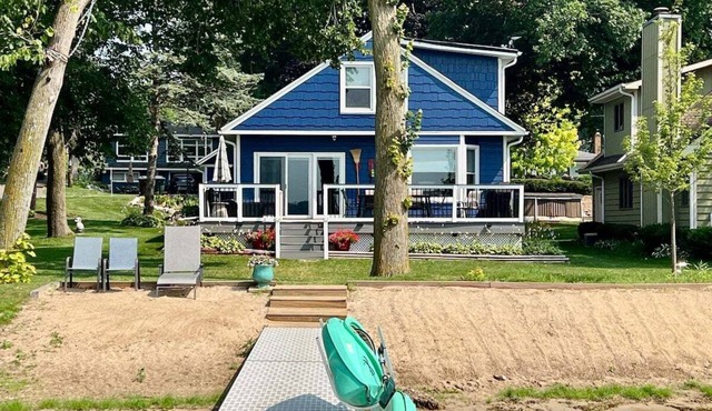 Lake Daze | Lakefront Powers Lake Home, Sleeps 11