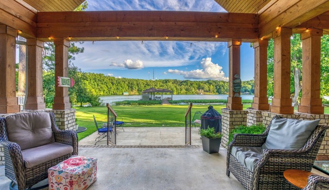 Lake Daze: Reserve Your Peaceful Luxury Lake House Escape