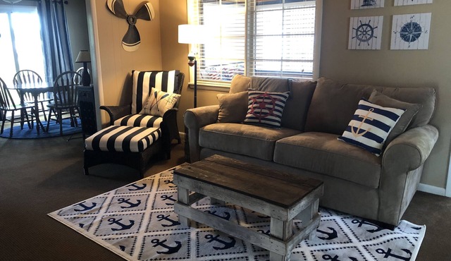 Lake Delavan, South Shore - Lakefront Cottage with Pier