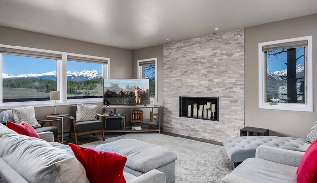 Lake Dillon Retreat Townhome: Panoramic Lake, Mountain Views