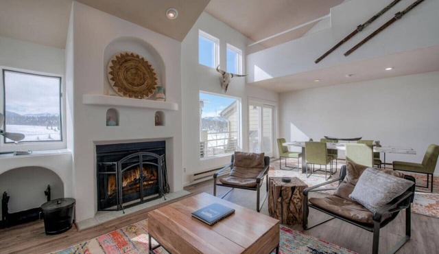 Lake Dillon Views! Modern, Spacious Townhome Near Ski Resorts