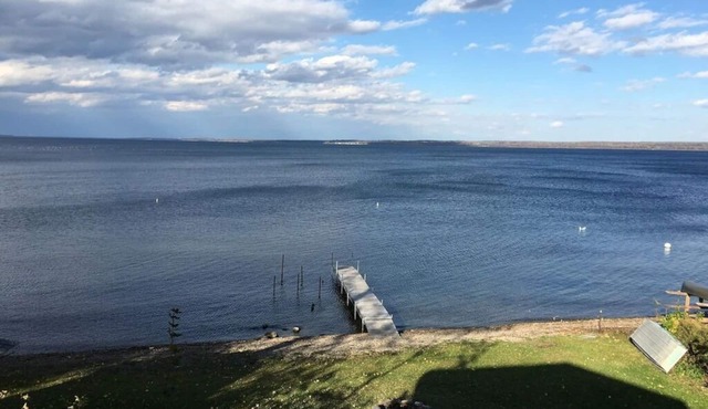 Lake Dreamin-Seneca Lake-Waterfront-Hot Tub-Wine Trail, 100ft Private Level Beach-Pets OK