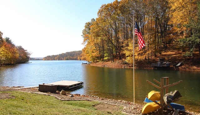 Lake Dreams, A Luxury 5-Bedroom Lakefront Home with Hot Tub
