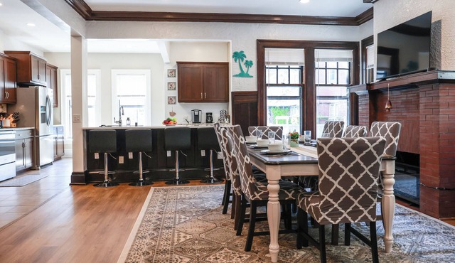 Lake Drive Mansion ~ Downtown ~ Art Museum ~ Lakefront